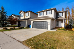 Valleyhut - 2 Bedrooms Walkout Basement Apartment in Valley Ridge, Calgary